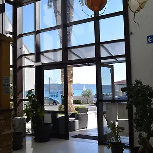 Hotel Hotel Ballet School, Kastela
